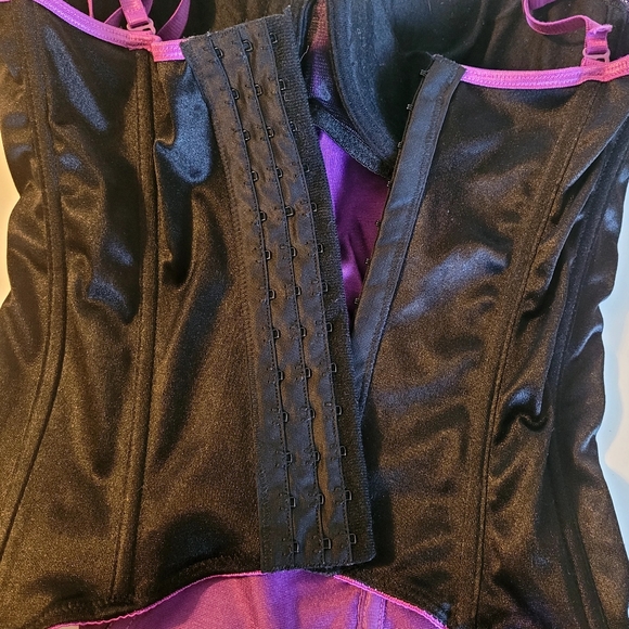 Native Intimates Corset - Picture 4 of 13